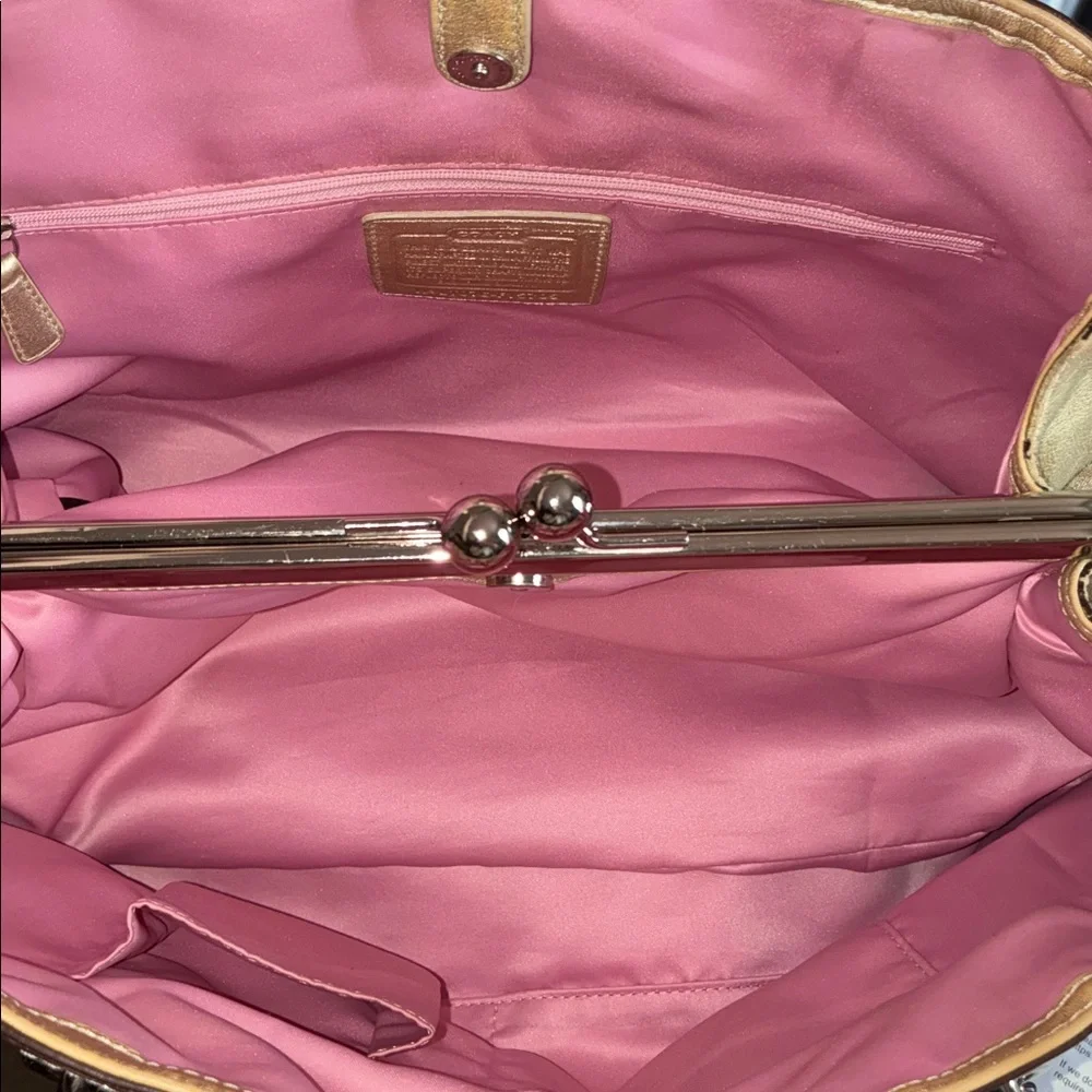 Large Coach Signature Tote w/Kisslock - Picture 4 of 12